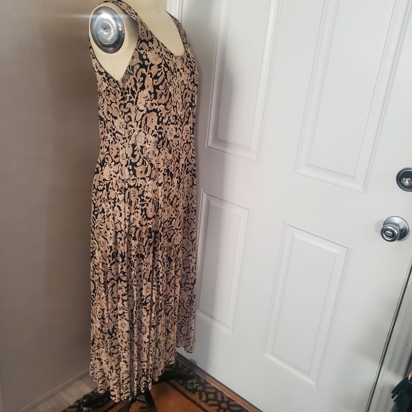 VINTAGE Rabbit Design Dress - Picture 4 of 8